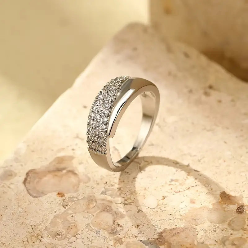 Bague Élégante avec Pierres Scintillantes