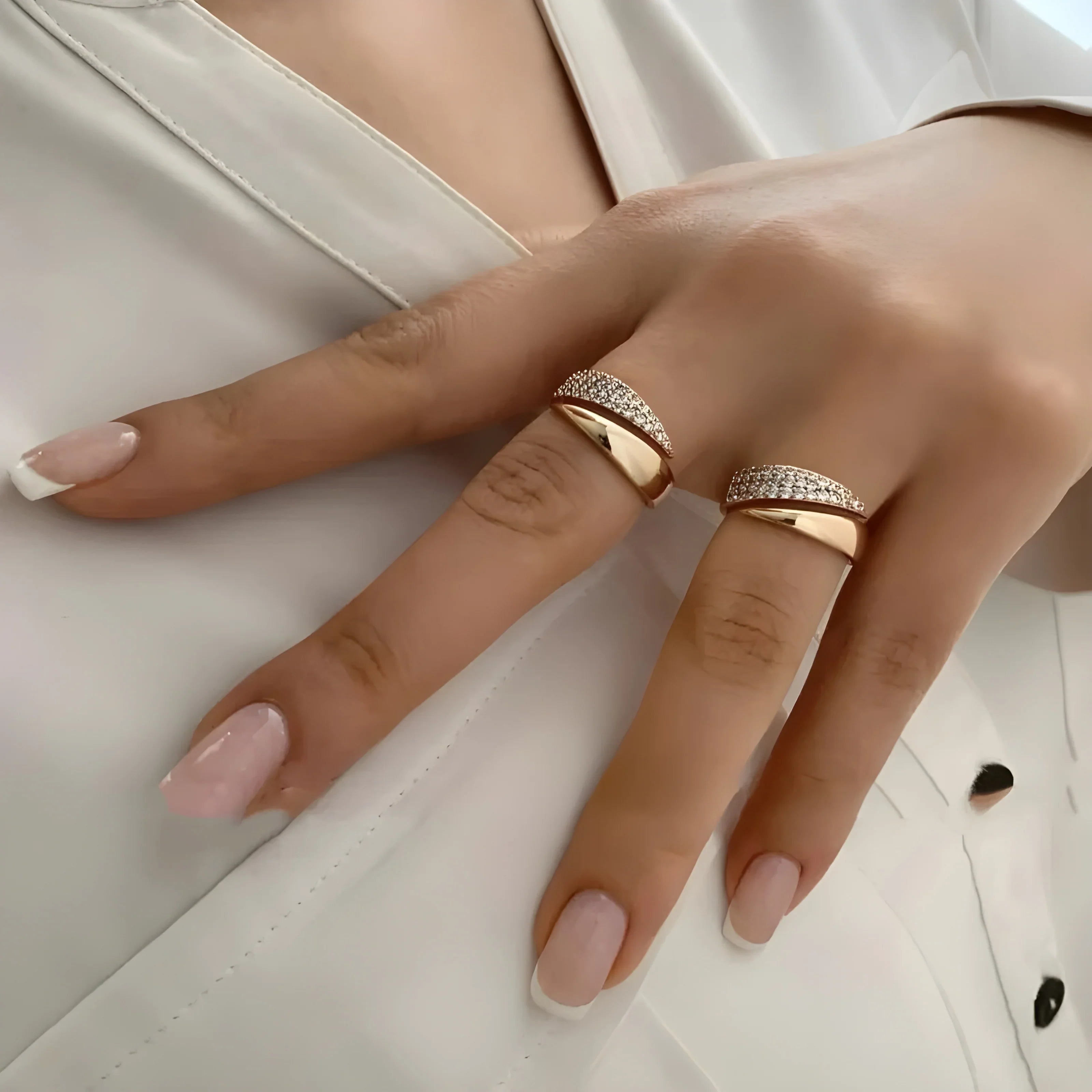 Bague Élégante avec Pierres Scintillantes