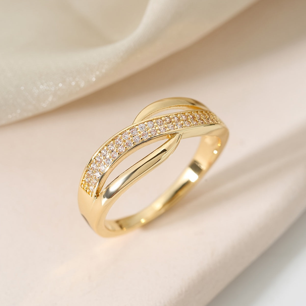 Bague Croisée Élégante Dorée avec Pierres