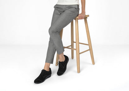 Eleanor – Grâce Royale en Noir Classique