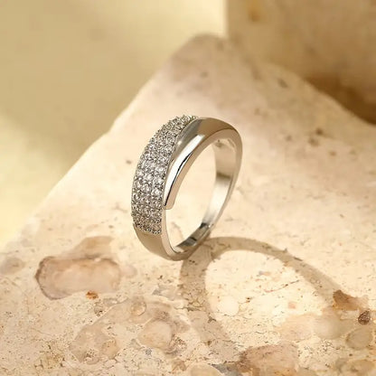 Bague Élégante avec Pierres Scintillantes