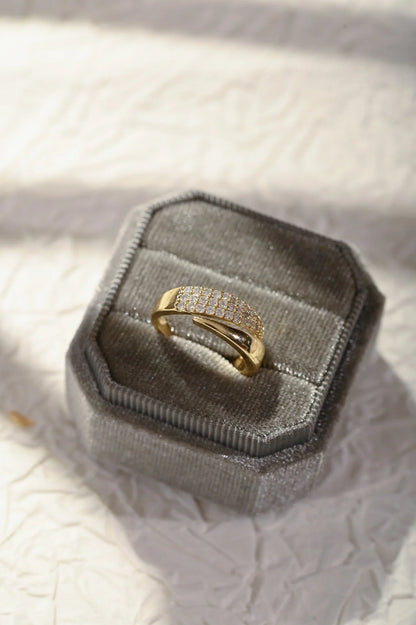 Bague Élégante avec Pierres Scintillantes