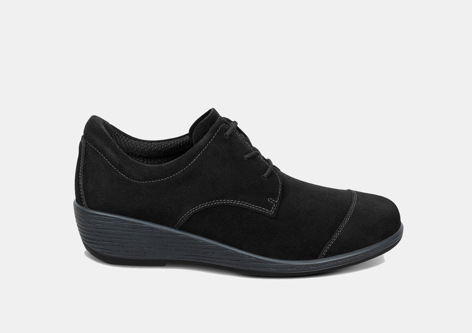 Eleanor – Grâce Royale en Noir Classique