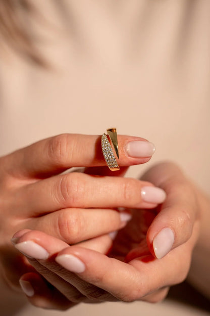 Bague Élégante avec Pierres Scintillantes